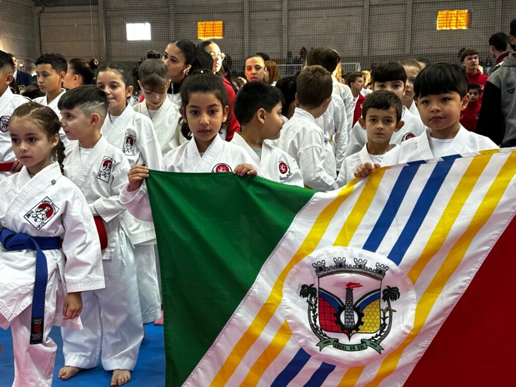 cocal do sul recebe atletas de todo o estado e fecha a etapa estadual de karate com 45 medalhas karate cocal 5