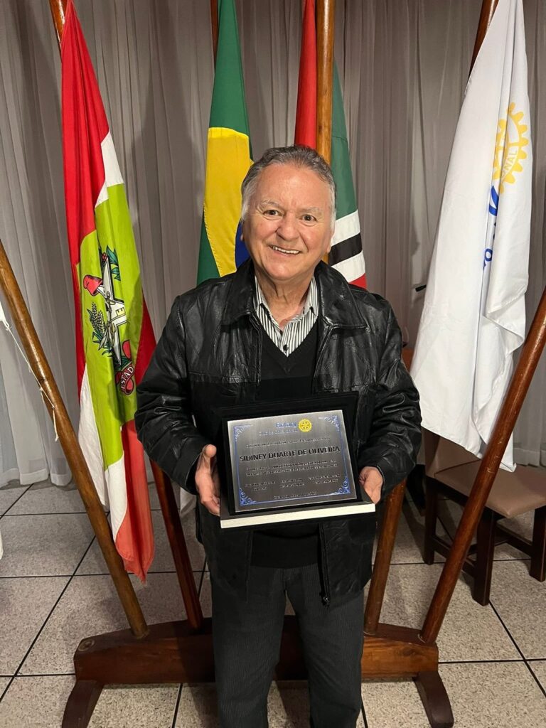 fernando de faveri assume presidencia do rotary club de cocal do sul e apresenta metas sociais para o novo ciclo whatsapp image 2025 06 20 at 06.26.01