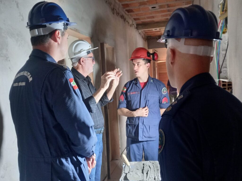 prefeito vistoria obras do novo quartel dos bombeiros em cocal do sul vistoria corpo de bombeiros cocal 5