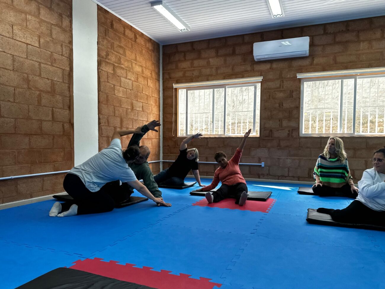 saude inicia projeto de pilates para pacientes com dores cronicas em cocal do sul whatsapp image 2025 06 17 at 16.21.19