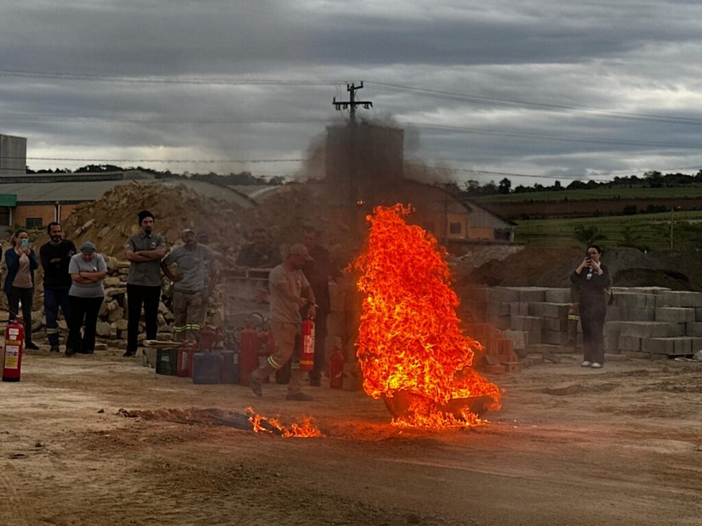 servidores sao capacitados para prevencao de queimaduras e combate a incendios em cocal do sul capacitacao queimaduras e combate a incendios em cocal do sul 2