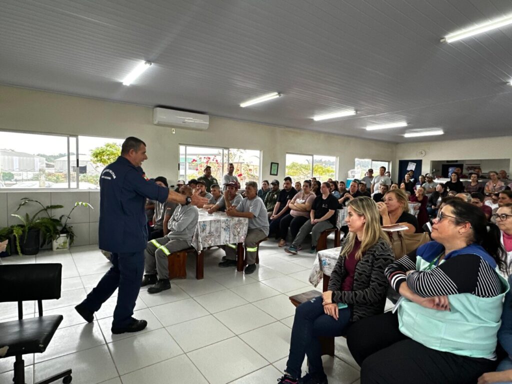 servidores sao capacitados para prevencao de queimaduras e combate a incendios em cocal do sul capacitacao queimaduras e combate a incendios em cocal do sul 4