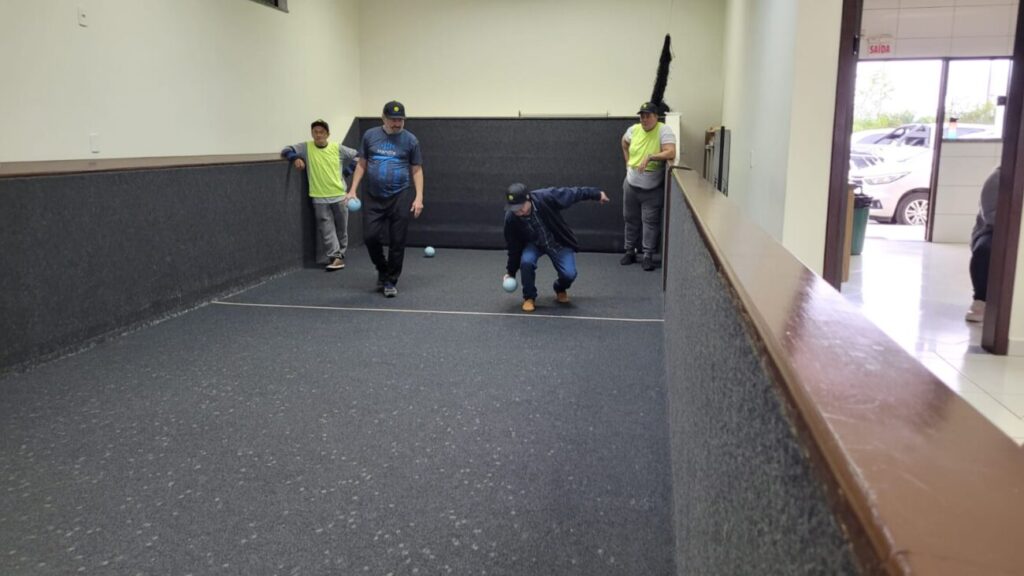 amigos do beto e marivas bar garantem vaga na fase final da 2a taca coopercocal de bocha chave b bocha cooper por ana paula nesi 17