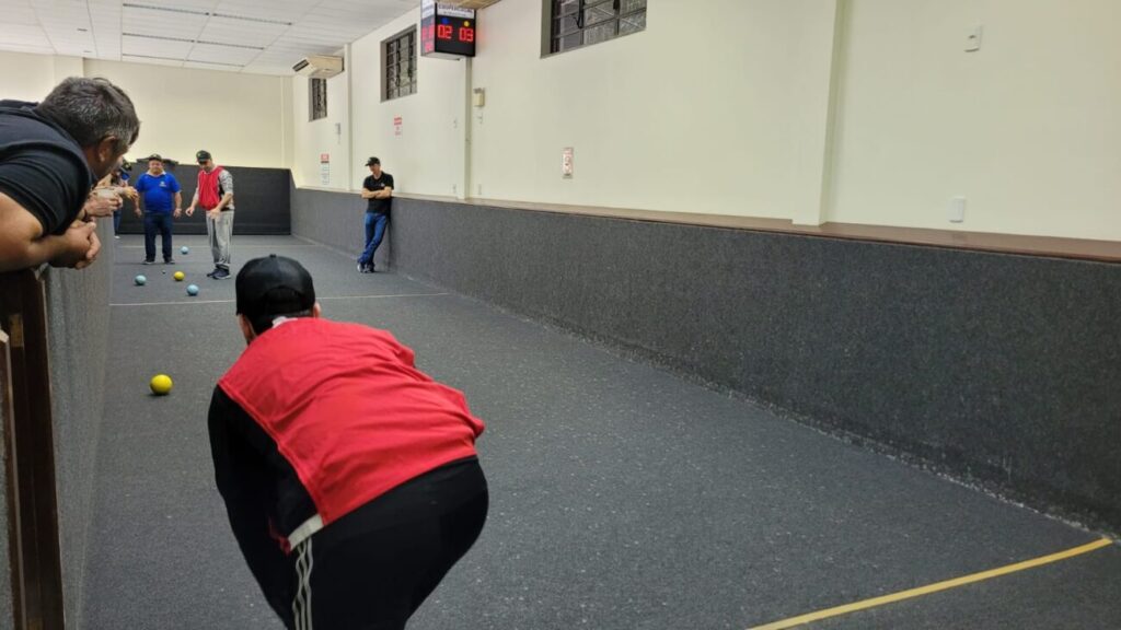 amigos do beto e marivas bar garantem vaga na fase final da 2a taca coopercocal de bocha chave b bocha cooper por ana paula nesi 4