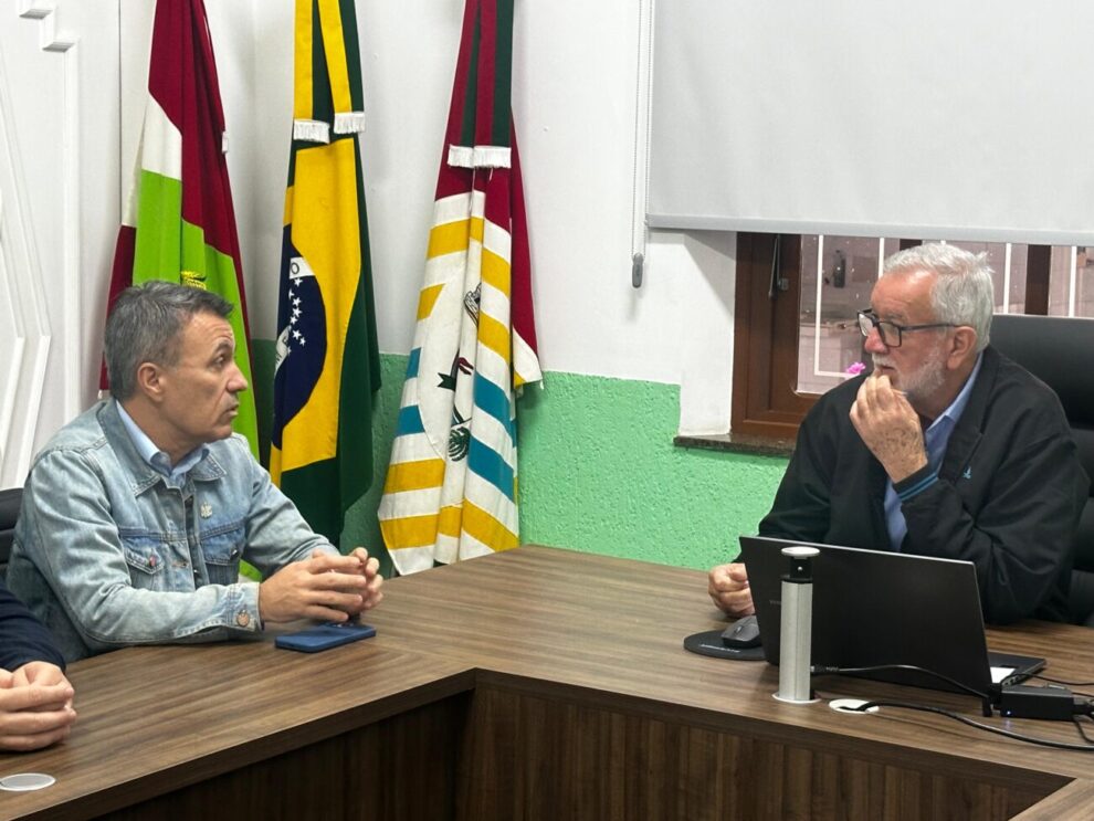 estado avalia solucao para evitar interrupcao da via rural linha espanhola em cocal do sul visita secretario adjunto de infraestrutura cocal do sul 3