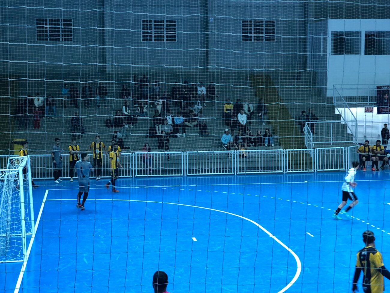 municipal de futsal comeca com goleadas e promete disputa acirrada em cocal do sul futsal cocal do sul