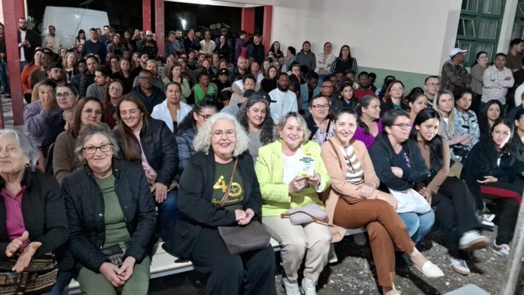 alunos do ceja de cocal do sul participam de homenagem aos 40 anos da eja em criciuma ceja cocal do sul