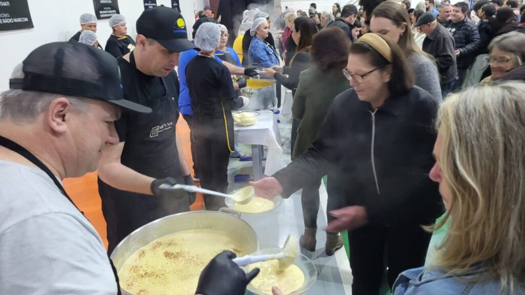 apae celebra sucesso da noite das sopas com casa cheia em cocal do sul noite das sopas 2025 por ana paula nesi 11