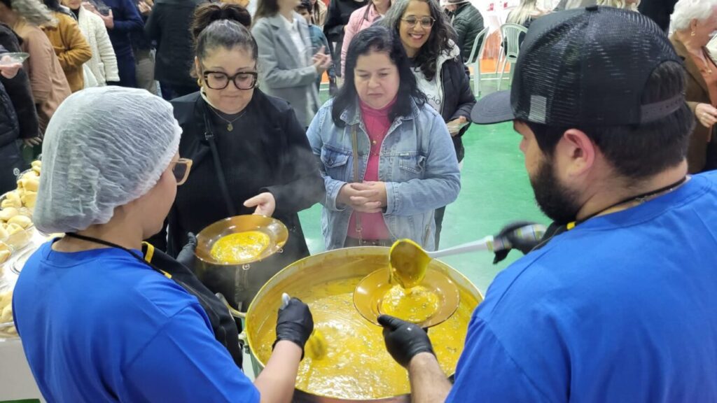 apae celebra sucesso da noite das sopas com casa cheia em cocal do sul noite das sopas 2025 por ana paula nesi 12