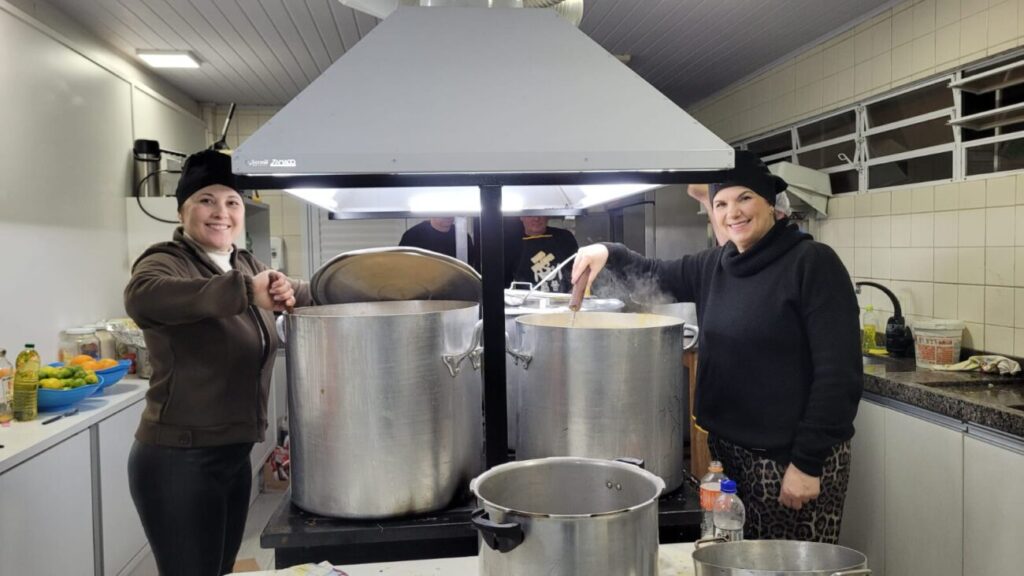 apae celebra sucesso da noite das sopas com casa cheia em cocal do sul noite das sopas 2025 por ana paula nesi 3