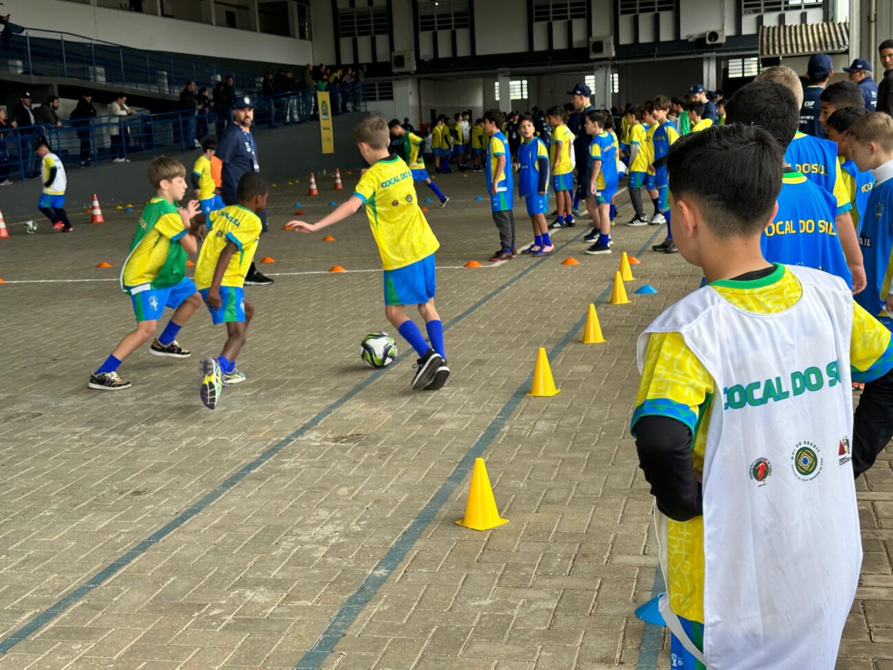 cbf desembarca em cocal do sul para entrega de kits e aula inaugural do gol do brasil entrega de kits e aula inaugural do gol do brasil 3 1