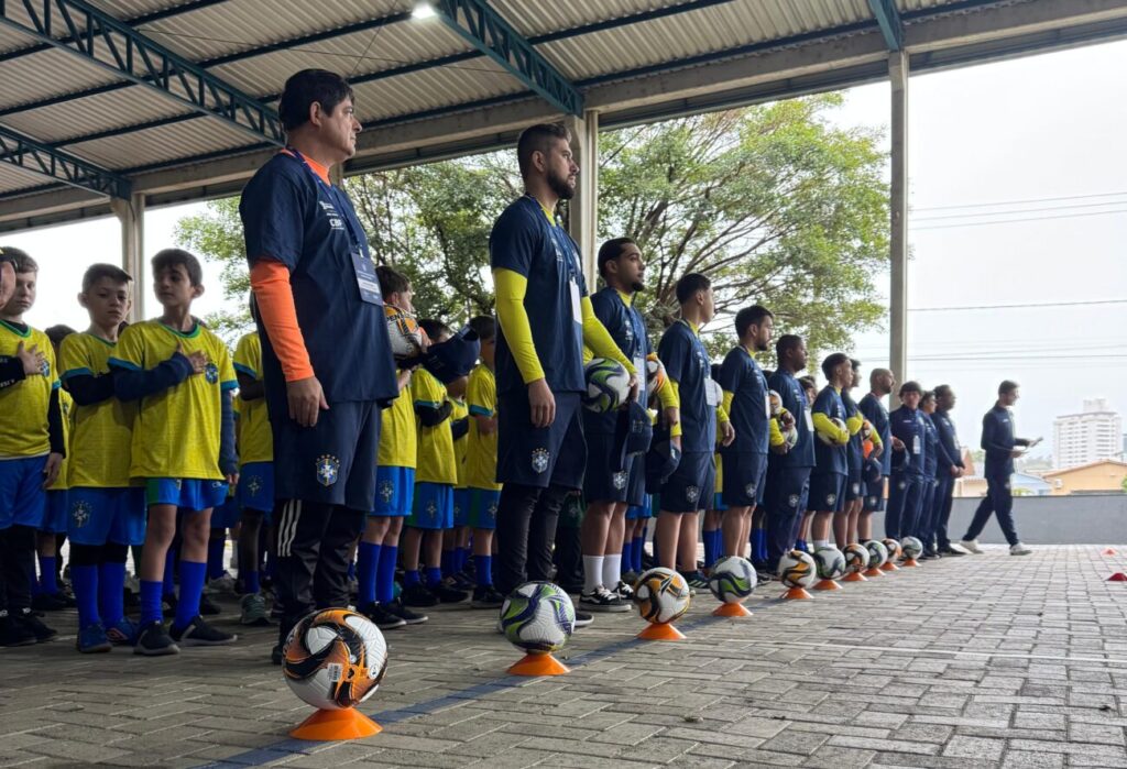 cbf desembarca em cocal do sul para entrega de kits e aula inaugural do gol do brasil entrega de kits e aula inaugural do gol do brasil 6