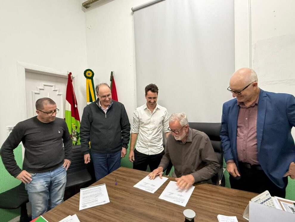 empresas recebem areas industriais e reforcam economia de cocal do sul empresas recebem areas industriais em cocal do sul