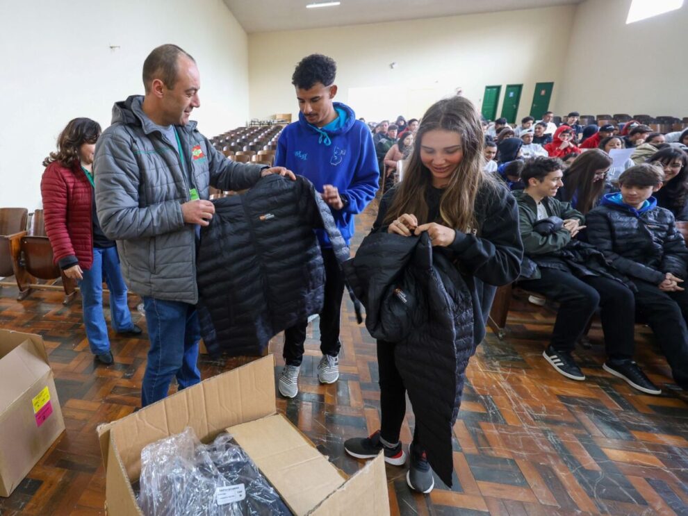 governo de sc ira entregar uniformes escolares para mais de 200 mil estudantes da rede estadual leo 5778