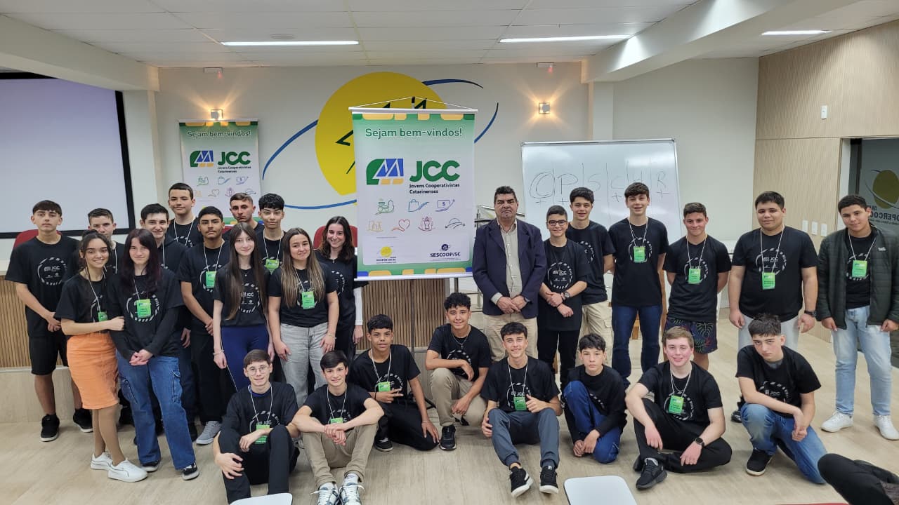 jovens de cocal do sul e regiao dao primeiros passos no cooperativismo jovens cooperativistas 2025 por ana paula nesi 1