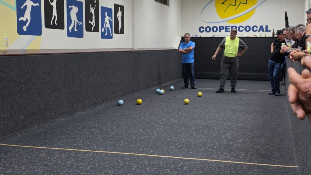 amigos da bocha e a equipe campea da 2a taca coopercocal de bocha de cancha masculina bocha 2025 fase final por ana paula nesi 25