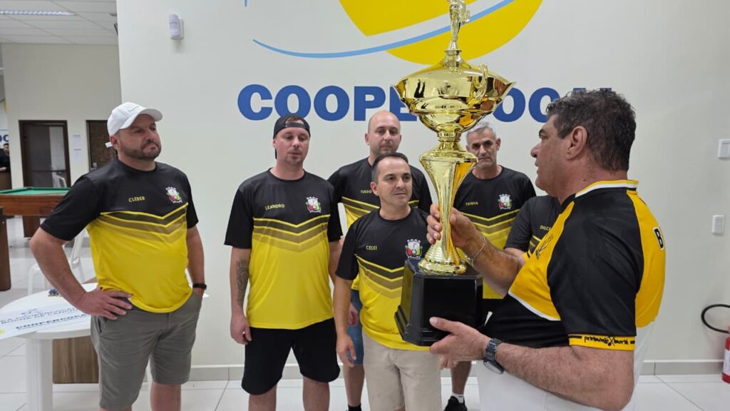 amigos da bocha e a equipe campea da 2a taca coopercocal de bocha de cancha masculina bocha 2025 fase final por ana paula nesi 5