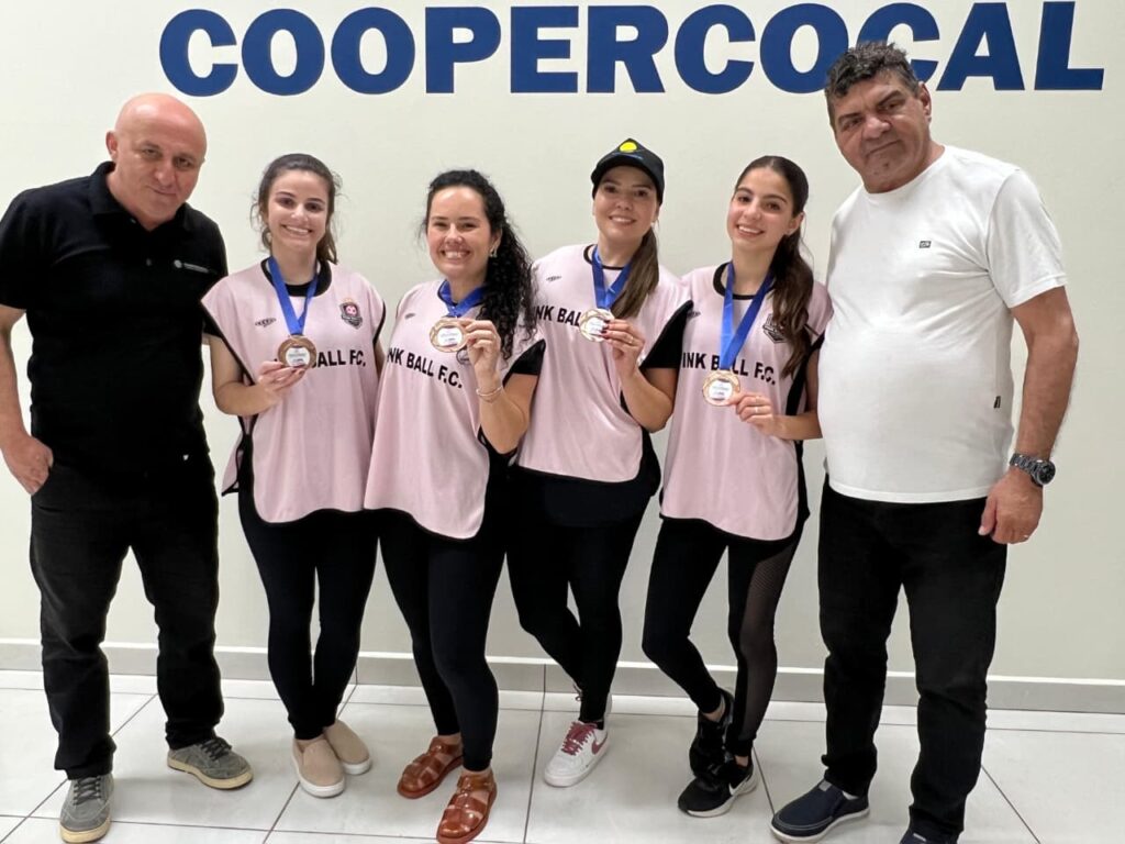 chave b define classificadas para a fase final da 1a copa feminina de bocha da coopercocal 3o bola na sorte bocha fem. chave b por danylla zanette 5