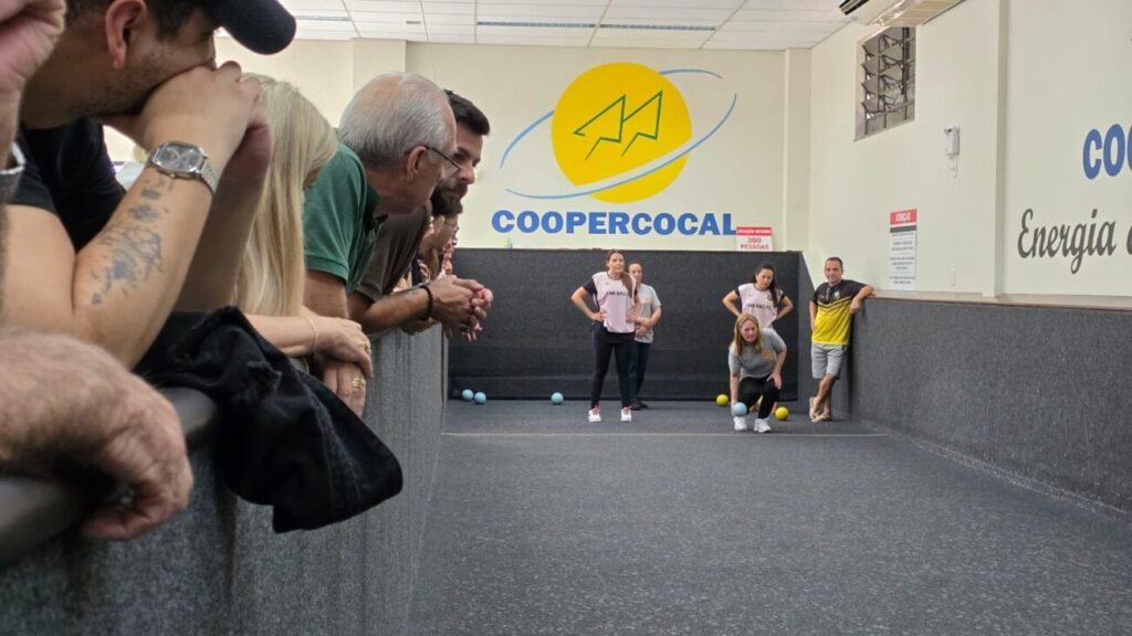 chave b define classificadas para a fase final da 1a copa feminina de bocha da coopercocal bocha fem. chave b por ana paula nesi 1
