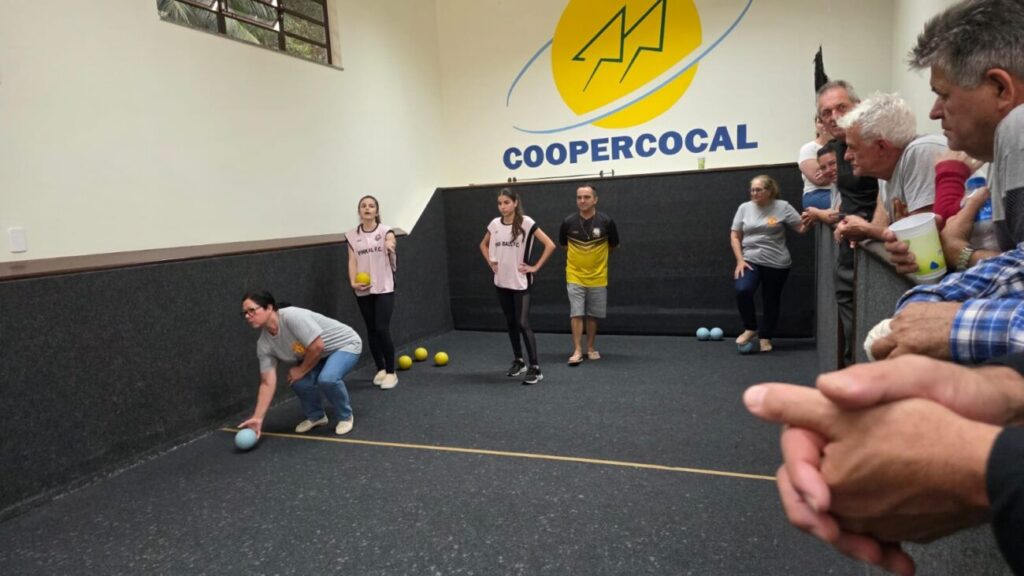 chave b define classificadas para a fase final da 1a copa feminina de bocha da coopercocal bocha fem. chave b por ana paula nesi 2