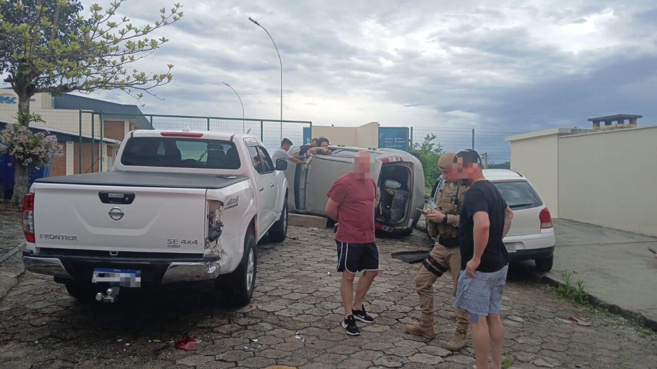 mulher e presa por embriaguez apos capotar carro em rua sem saida de cocal do sul img 20250921 wa0012 1