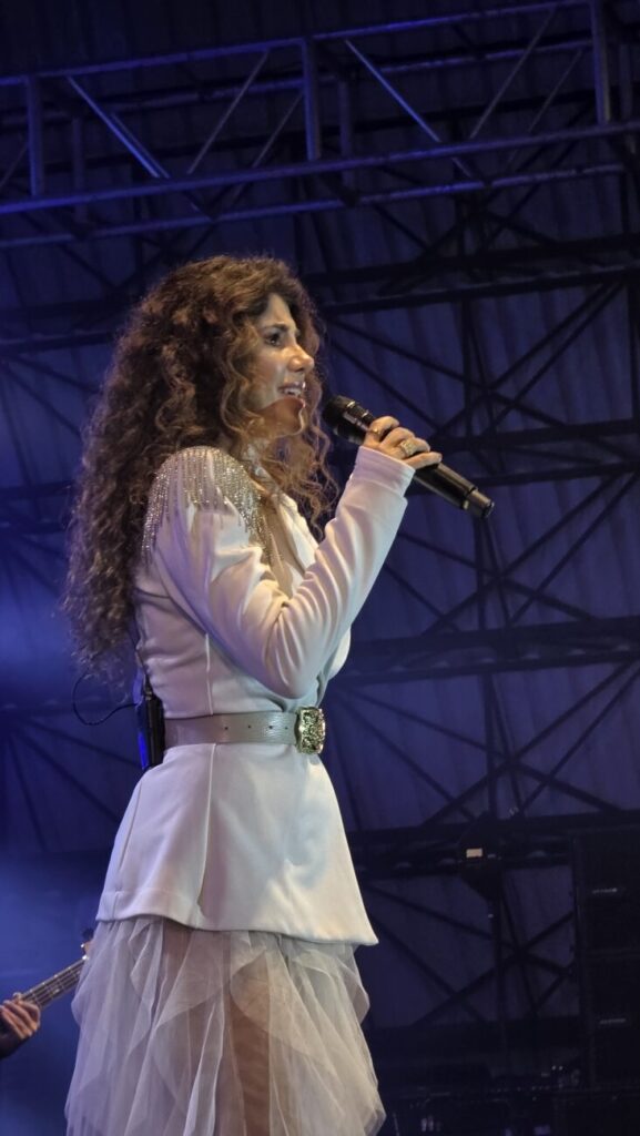 paula fernandes emociona publico de 15 mil pessoas em show historico durante a 12a cocalfest 20250928 002140