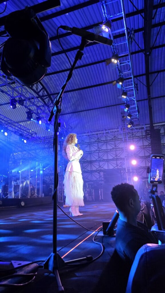 paula fernandes emociona publico de 15 mil pessoas em show historico durante a 12a cocalfest 20250928 002522