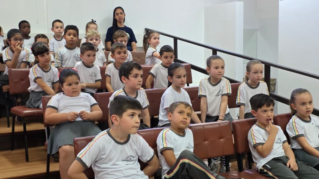 criancas da rede municipal visitam a camara de vereadores de cocal do sul visita p. principe por ana paula nesi 1