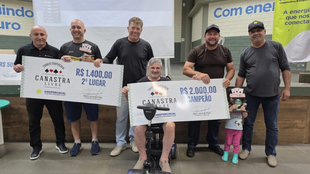 dupla adriano della e daniel candiotto e campea do 2o torneio de canastra da coopercocal 1o e 2o ganhadores canastra 2025 por ana paula nesi 21