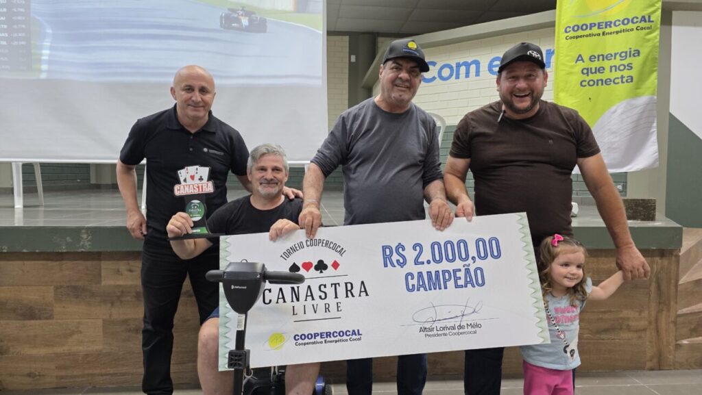 dupla adriano della e daniel candiotto e campea do 2o torneio de canastra da coopercocal 1o ganhadores canastra 2025 por ana paula nesi 20