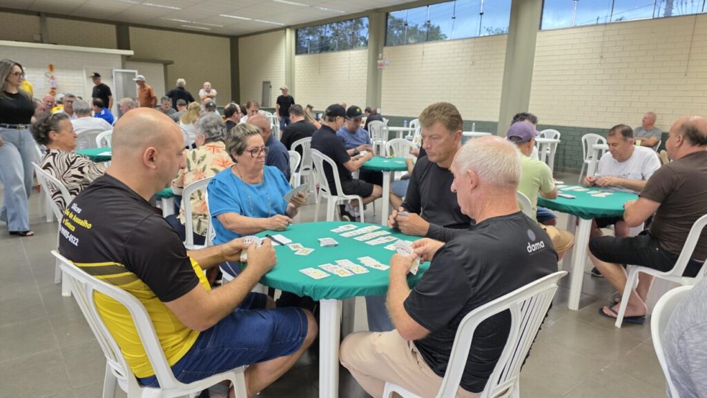 dupla adriano della e daniel candiotto e campea do 2o torneio de canastra da coopercocal canastra 2025 por ana paula nesi 2