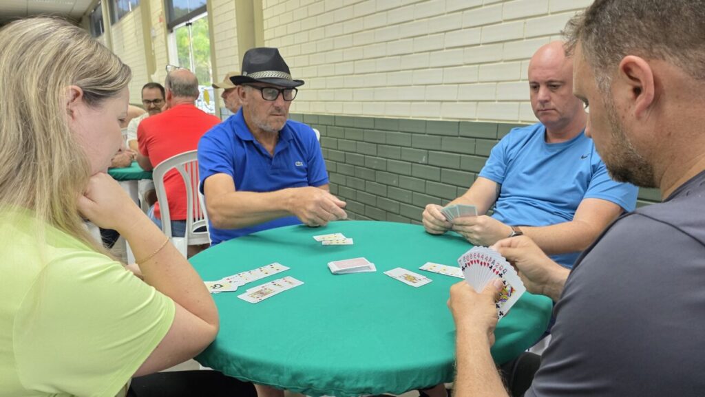 dupla adriano della e daniel candiotto e campea do 2o torneio de canastra da coopercocal canastra 2025 por ana paula nesi 5