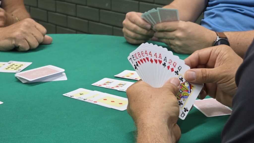 dupla adriano della e daniel candiotto e campea do 2o torneio de canastra da coopercocal canastra 2025 por ana paula nesi 6