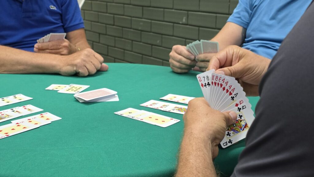 dupla adriano della e daniel candiotto e campea do 2o torneio de canastra da coopercocal canastra 2025 por ana paula nesi 7