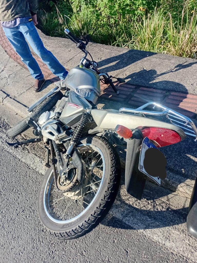 motociclista fica ferido em acidente no bairro boa vista em cocal do sul whatsapp image 2025 10 08 at 09.20.22
