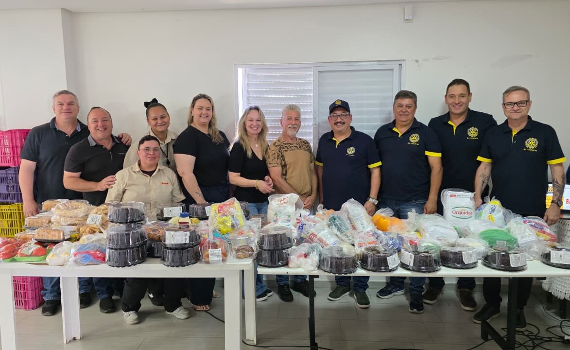 1 tonelada de solidariedade do descarte ao cuidado com os alunos da apae apae rotary bistek 5 e1763212837737