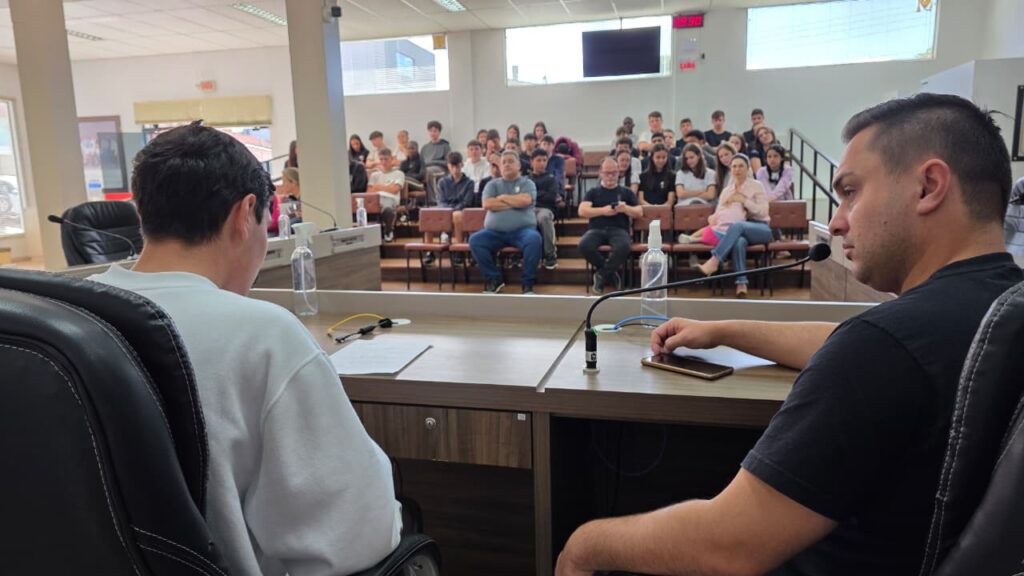 aprendizado alem da sala de aula alunos levam debate sobre inclusao de imigrantes a camara de cocal do sul whatsapp image 2025 11 07 at 10.02.27