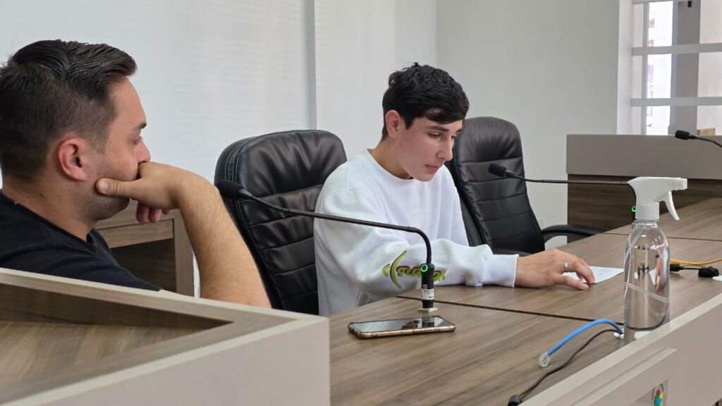 aprendizado alem da sala de aula alunos levam debate sobre inclusao de imigrantes a camara de cocal do sul whatsapp image 2025 11 07 at 10.02.29