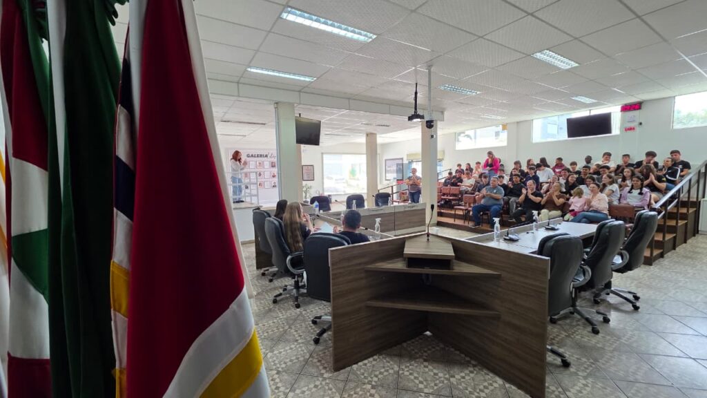 aprendizado alem da sala de aula alunos levam debate sobre inclusao de imigrantes a camara de cocal do sul whatsapp image 2025 11 07 at 10.02.38