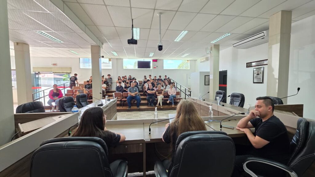 aprendizado alem da sala de aula alunos levam debate sobre inclusao de imigrantes a camara de cocal do sul whatsapp image 2025 11 07 at 10.02.40
