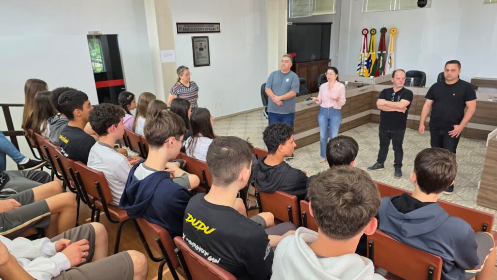 aprendizado alem da sala de aula alunos levam debate sobre inclusao de imigrantes a camara de cocal do sul whatsapp image 2025 11 07 at 10.02.43