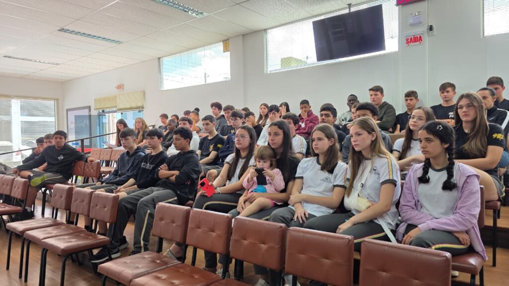aprendizado alem da sala de aula alunos levam debate sobre inclusao de imigrantes a camara de cocal do sul whatsapp image 2025 11 07 at 10.02.44