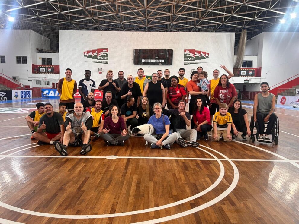 campeonato catarinense de futsal dos surdos chega a criciuma neste sabado 22 foto encontro treino futsal no ginasio da fme criciuma em 2025 arquivo associacao dos surdos de criciuma