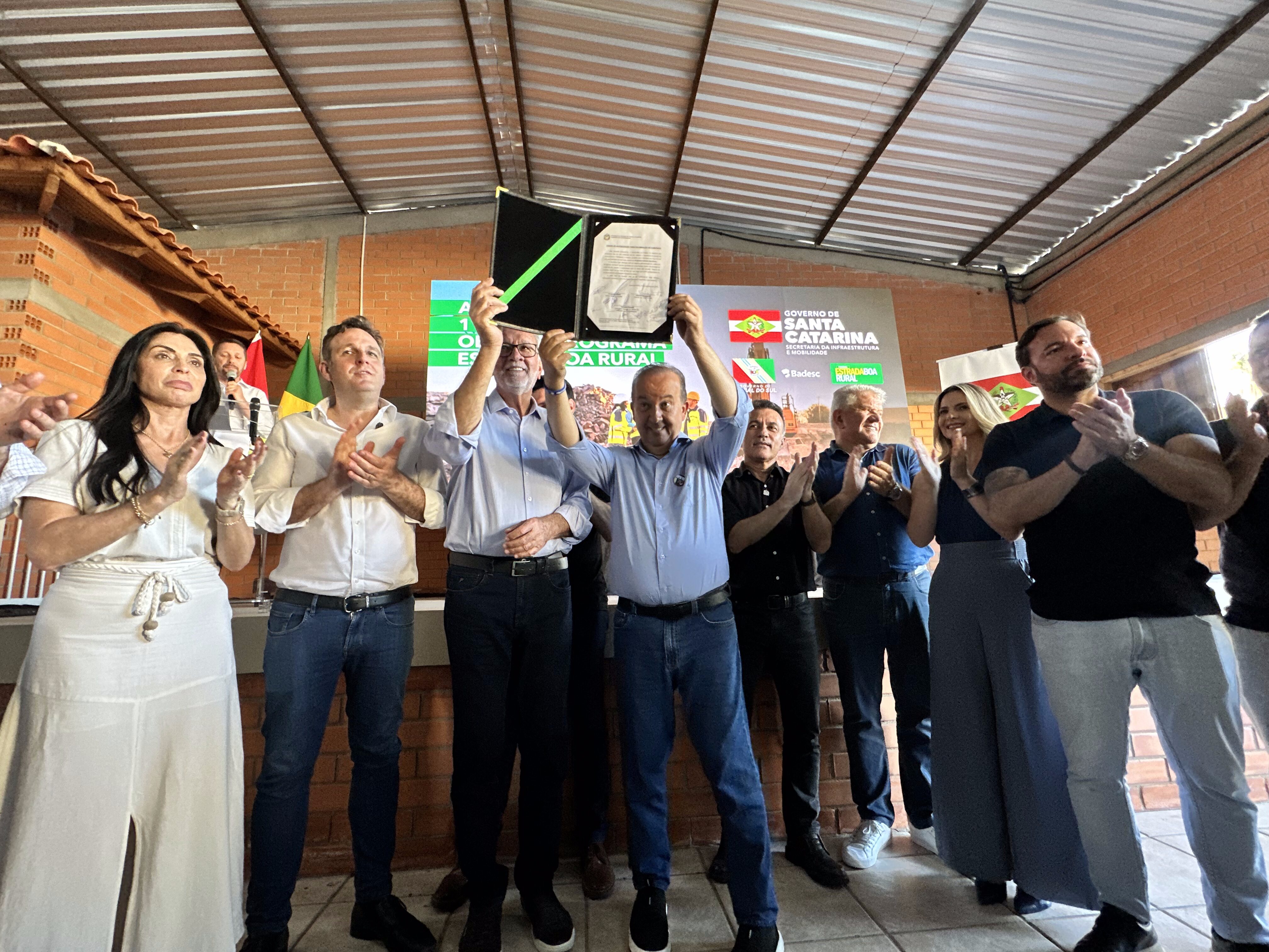 cocal do sul da a largada e assina o primeiro convenio do estrada boa rural em sc estrada boa cocal do sul 2