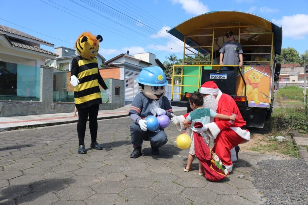 coopercocal celebra o natal com alegria trenzinho nas comunidades e premios aos associados natal 2024