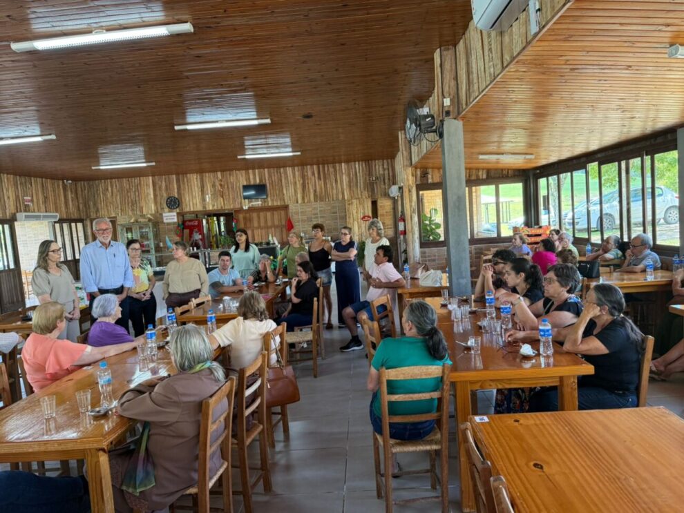 idosos de cocal do sul celebram confraternizacao de fim de ano em momento de integracao e alegria 125 2