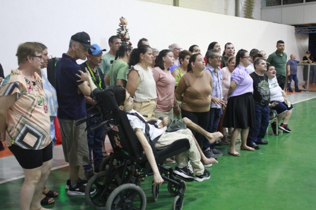 apae de cocal do sul realiza festa de natal para alunos e familiares festa de natal por ingrid toretti 10