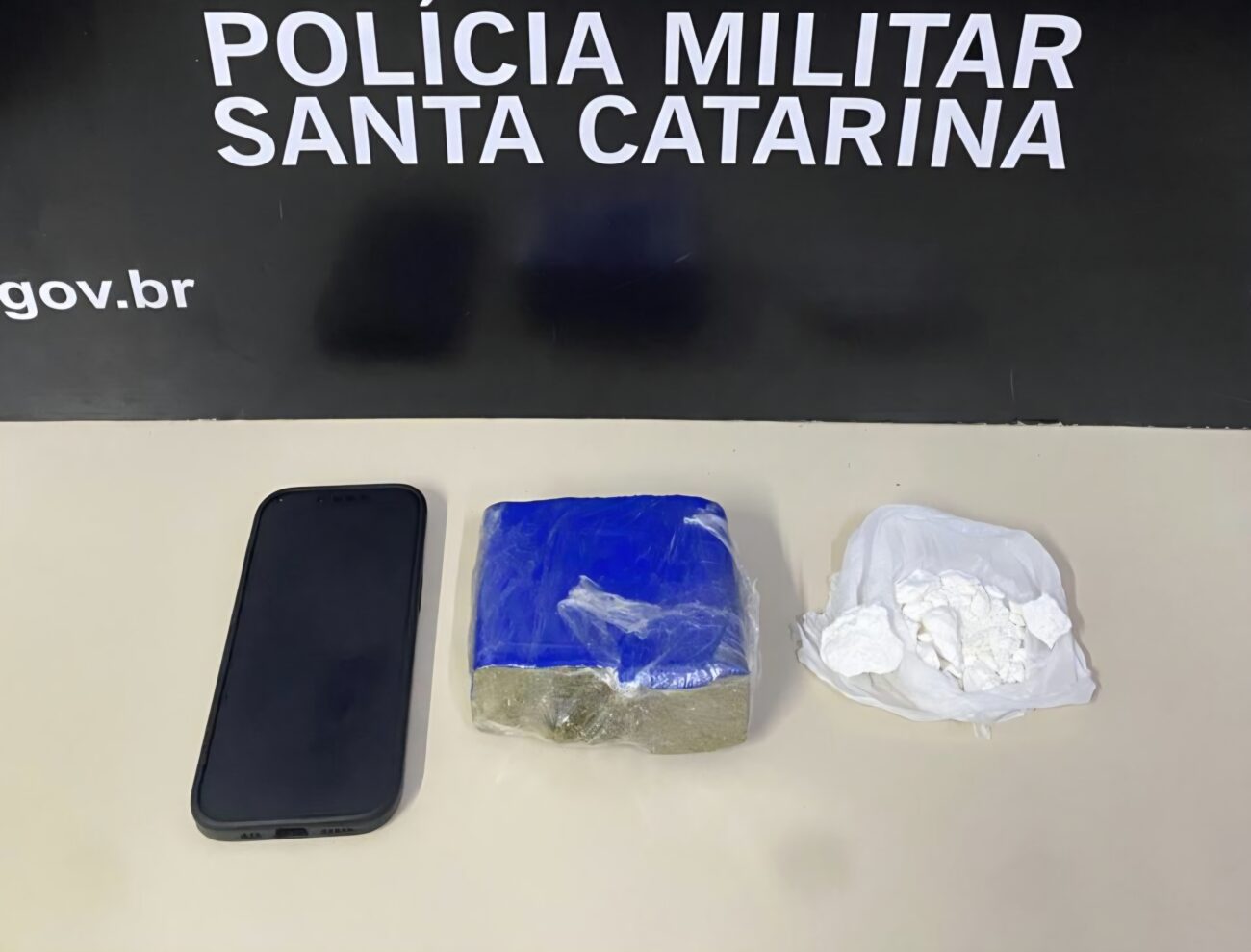 fuga em alta velocidade termina com apreensao de drogas e prisao no jardim elizabeth img 20251231 wa0001