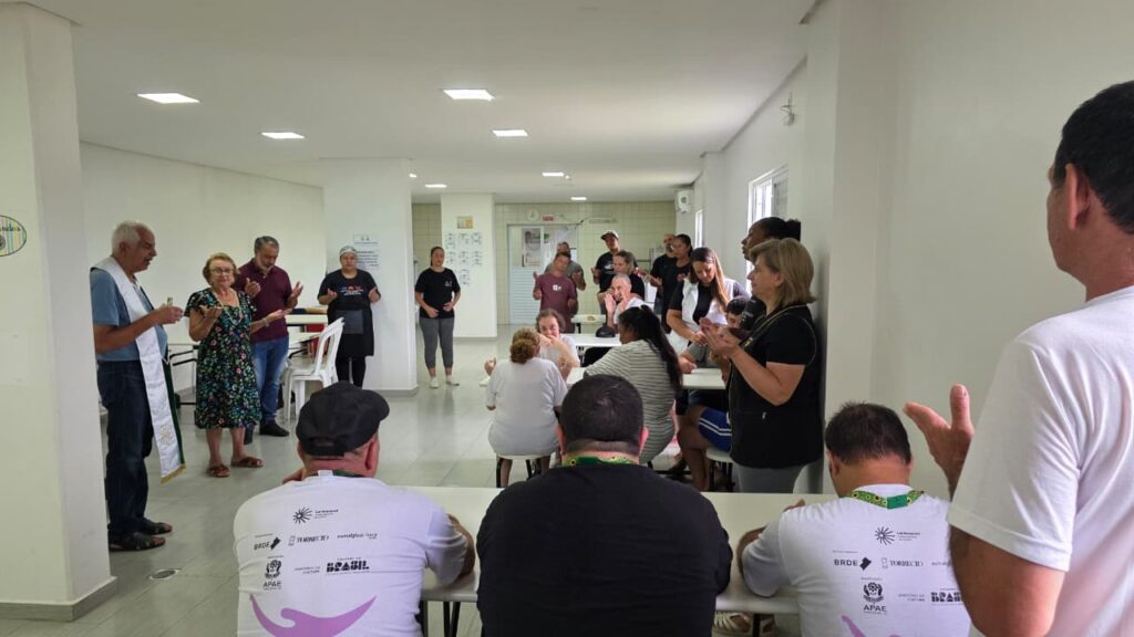 apae de cocal do sul recebe visita da deputada julia zanatta e garante emenda de r 300 mil bencao padre por ana paula nesi 1