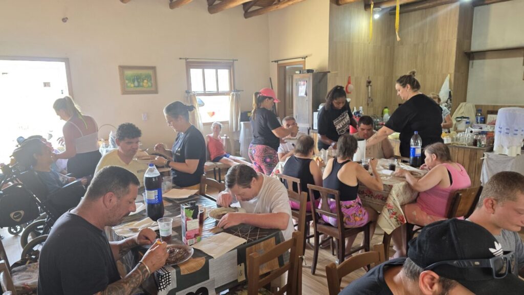 parceria entre apae de cocal do sul e cbmsc proporciona dia de praia com acessibilidade a alunos 20260129 120938